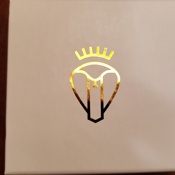 Battington Lashes - Picture 2 of 2